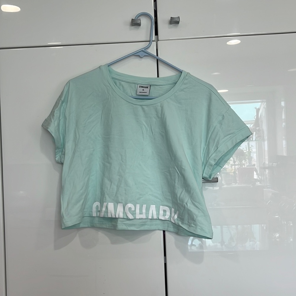 NWOT gymshark fraction crop tee